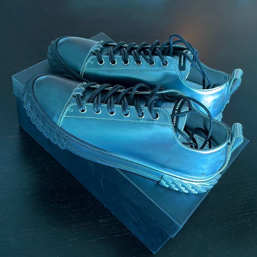 Giuseppe Zanotti “blabber low top” size 11 , color silver- green - black